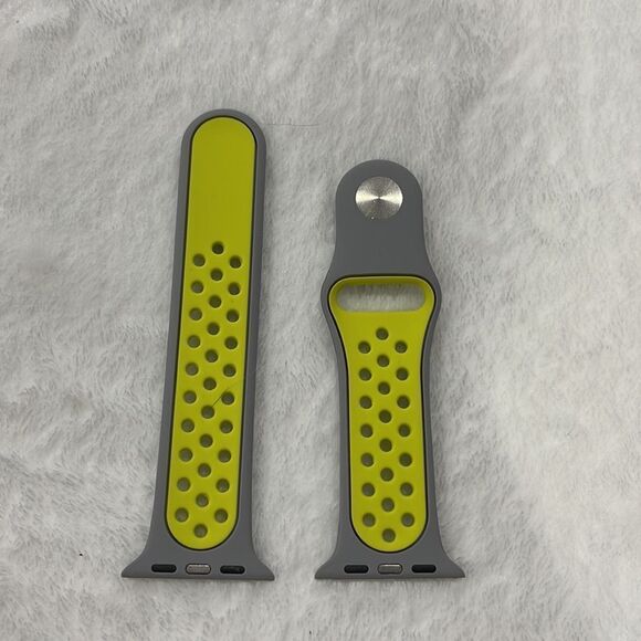 NWOT Apple Watch sports band (38/40) - Picture 2 of 3
